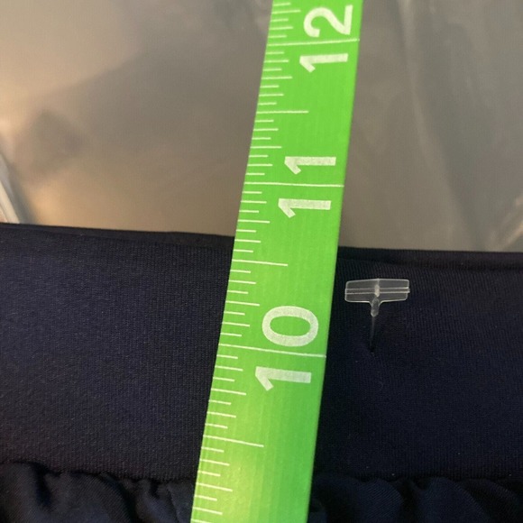 Under Armour Shorts Womens Sz XS Navy Blue Running Loose Heatgear Pull On Logo - Picture 9 of 11